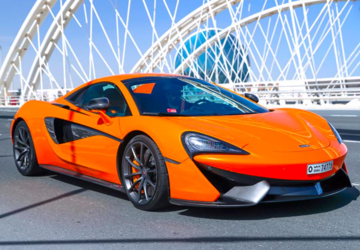 Egy autópályára szabadult szörnyeteg: leteszteltük a McLaren 570S Spider-t